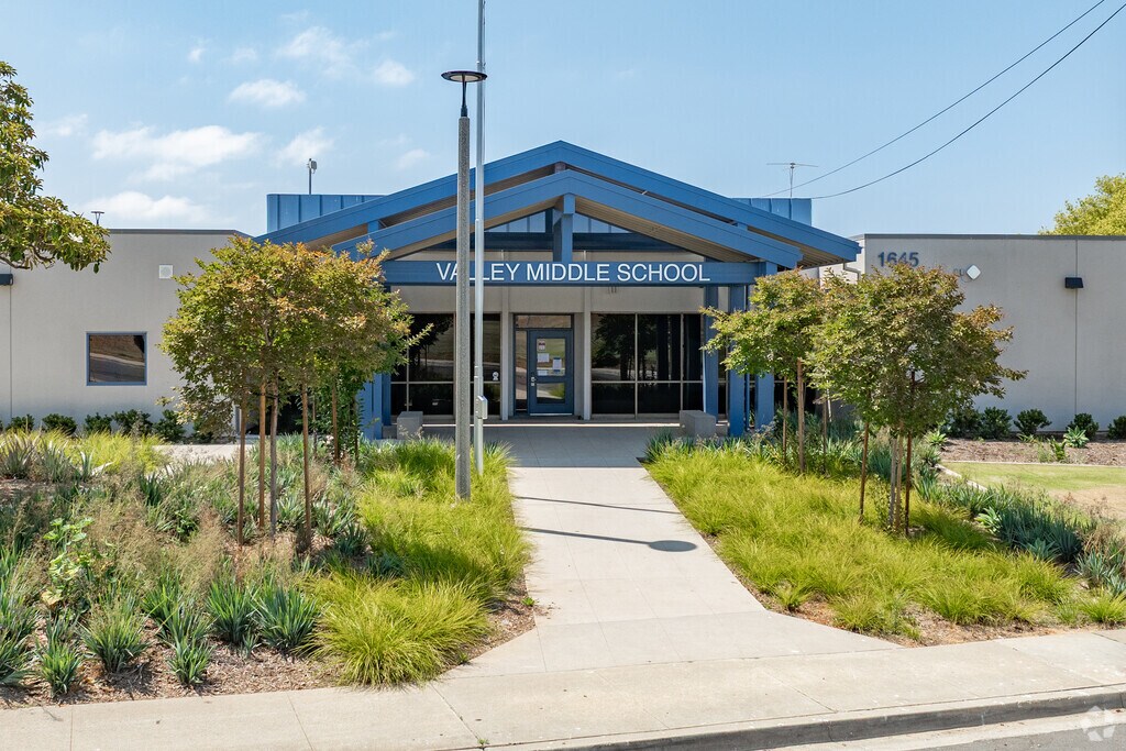Valley Middle School in Carlsbad fosters academic excellence and personal growth in a supportive learning environment.