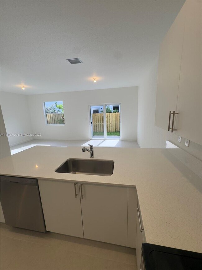 144 SW 184th Way, Pembroke Pines, FL 33029 - photo 6