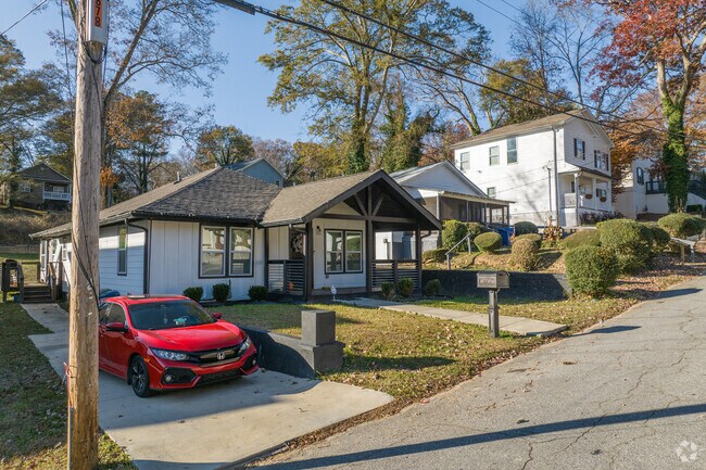 Center Hill homes sit close to each other offering neighbors a community feel.