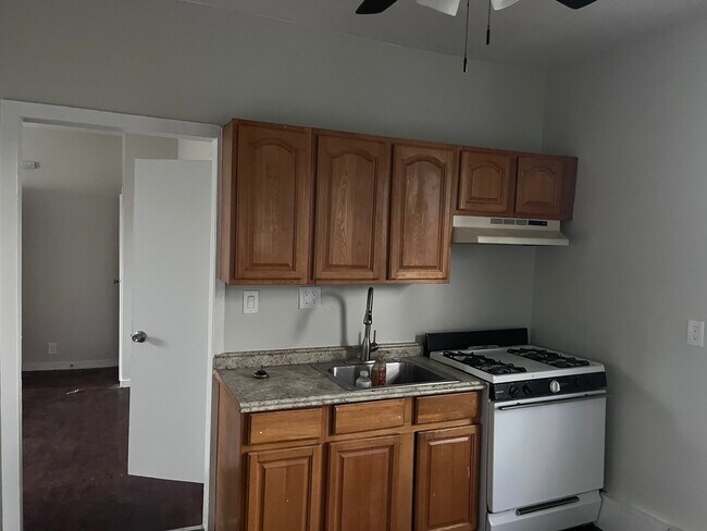 1124 Rivington St unit 4, Roselle, NJ 07203 - photo 2