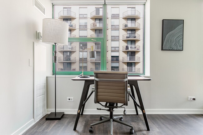 77 W Huron St unit FL6-ID1382, Chicago, IL 60654 - photo 5