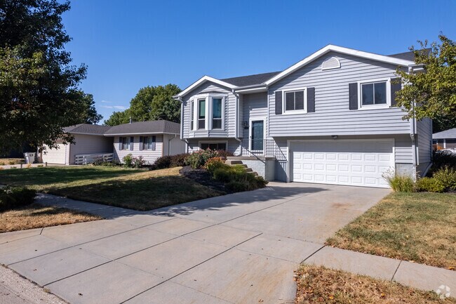The 241 single-family homes in Salt Valley View were mainly built between 1970 and 1990.