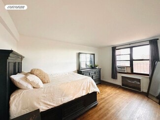 52-25 39th Rd, Queens, NY 11377