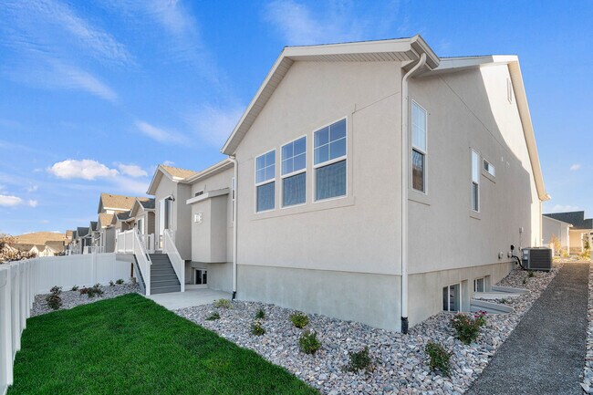 1247 E Desert Peak St, Eagle Mountain, UT 84005 - photo 3