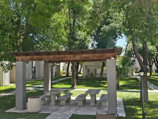 Hidden Village, Glendale, AZ 85302 - photo 3