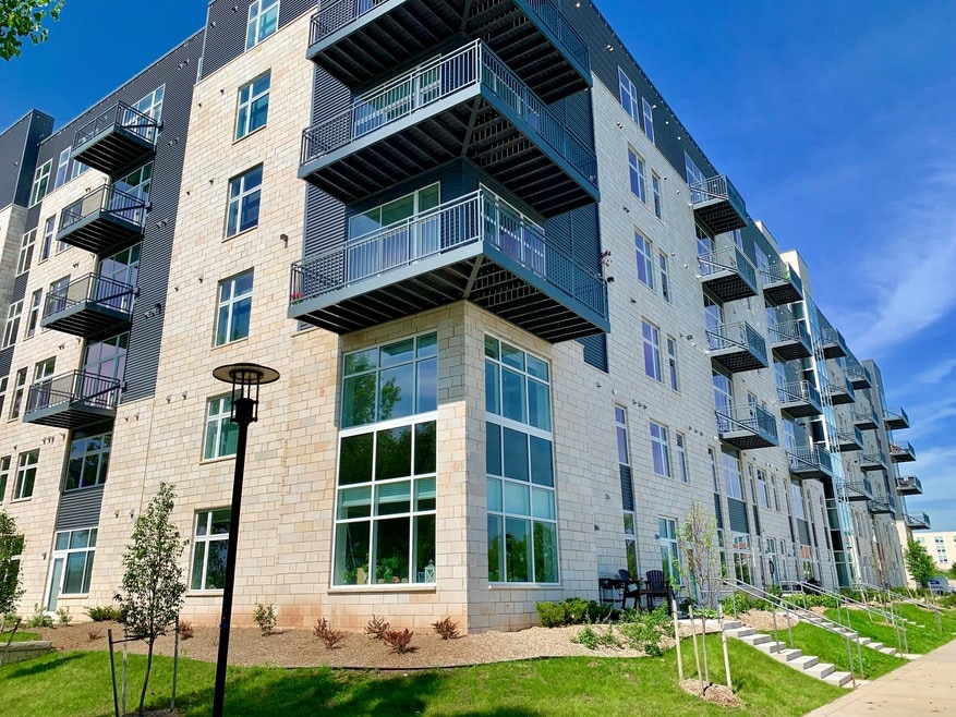 Manseau Flats, Ashwaubenon, WI 54304 - photo 1