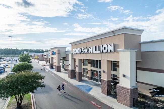 Turtle Creek Crossing hosts a variety of popular restaurants and unique shops for shoppers.