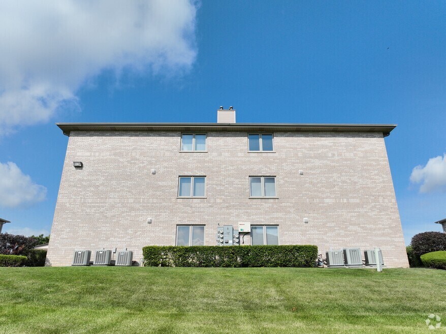 13953 W Leamington Dr unit 1003, Crestwood, IL 60418 - photo 2