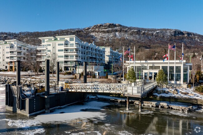 The Haverstraw Terminal dock offers ferry service to Ossining, connecting commuters to Metro-North trains.
