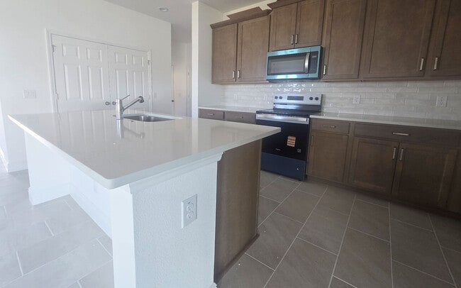 14574 Crestavista Ave, Clermont, FL 34714 - photo 2