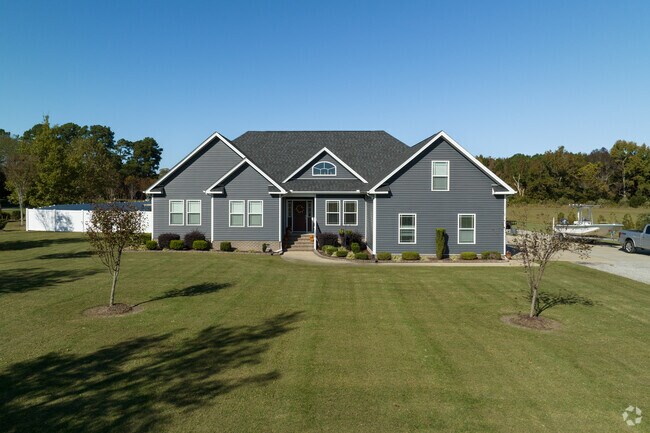 Pleasant Grove East homes commonly have large yards and  lots of space.