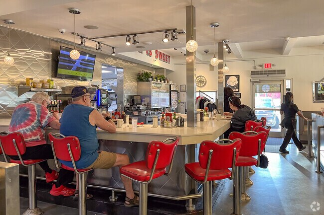 You can grab a quick breakfast at the bar in Lester's Diner in Snug Harbor.