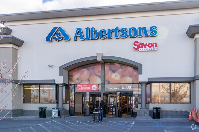 Albertsons is one of a few grocery options for residents of Altamont.