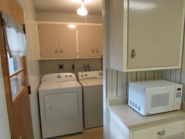 3421 N Indiana Ave unit 3421 N Indiana Ave P, Peoria, IL 61603 - photo 7
