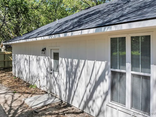 225 A St SW, Ardmore, OK 73401 - photo 2