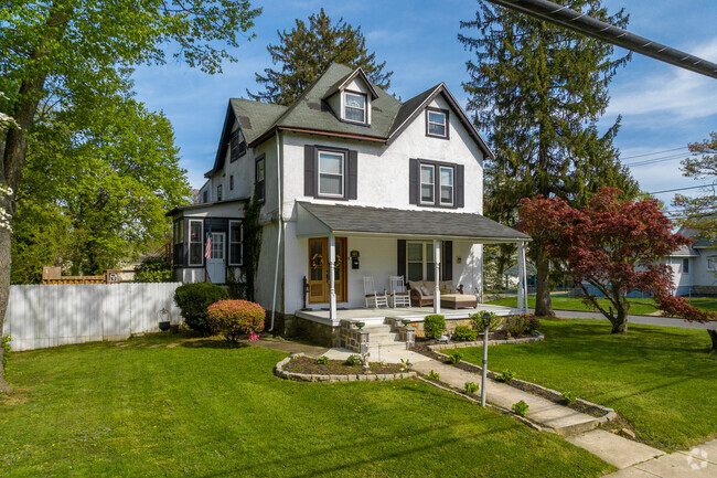 A large colonial home with spacious yard in Morton.