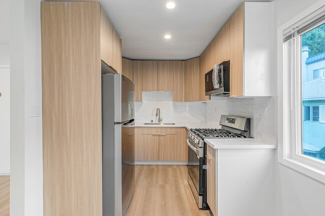 4321 Saugus Ave, Los Angeles, CA 91403 - photo 3