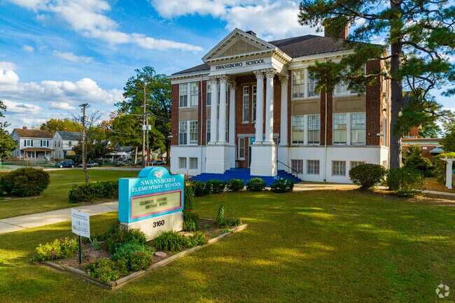 Swansboro Elementary in boasts a 1 to 11 teacher student ratio.