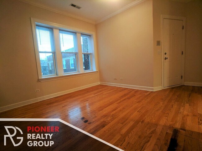 3256 N Clifton Ave unit 1, Chicago, IL 60657 - photo 5