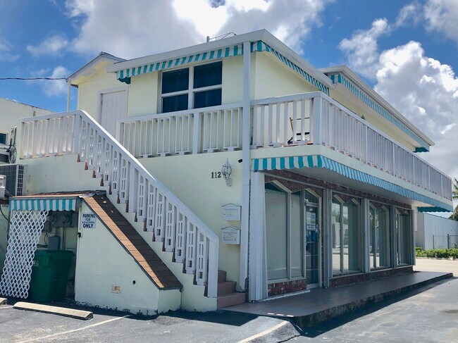 112 S Federal Hwy unit Trendy 2-1 Walk to B, Pompano Beach, FL 33062 - photo 2