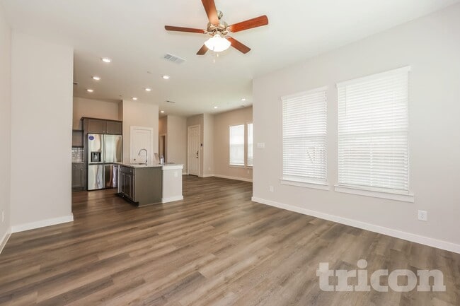 317 Lincoln Cir, Saginaw, TX 76179 - photo 3