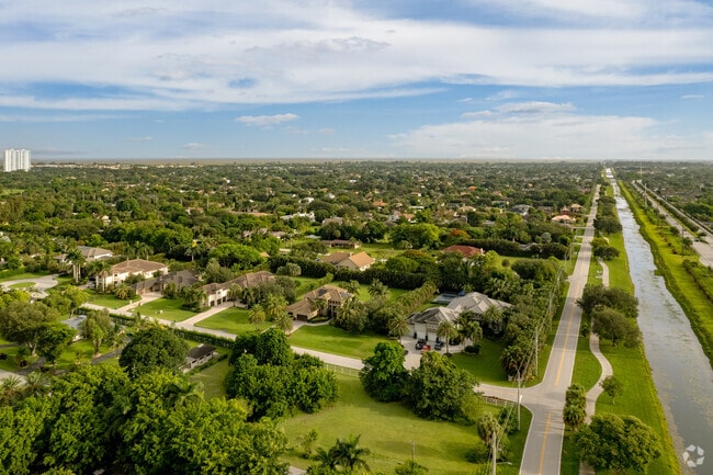 A bird's eye view of the large homes of Plantation Acres in Sunrise, FL.