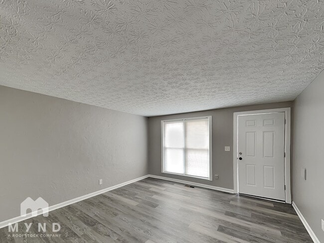 6200 Maple Canyon Ave, Columbus, OH 43229 - photo 2