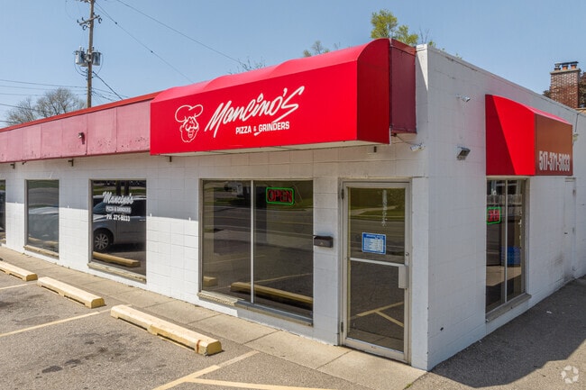 Mancino’s Pizza & Grinders serves subs and pizza near Lewton Rich.