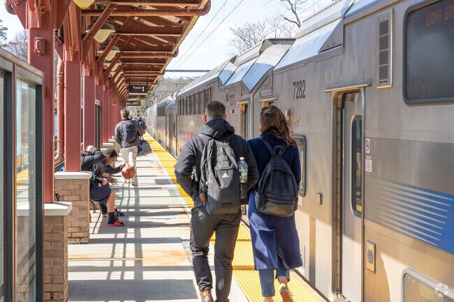 The Middletown train station makes it easy to commute into NYC from New Monmouth.