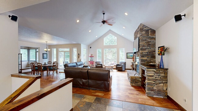 8508 S Vicari Rd, Spokane, WA 99206 - photo 3