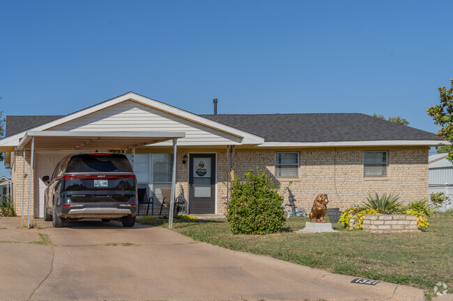 Ranches are another common home style found in Lawton View ranging from modern to classic.