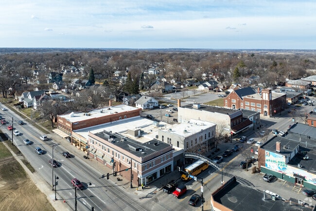6th Avenue divides Oak Park from Highland Park and they share a historic commercial district.