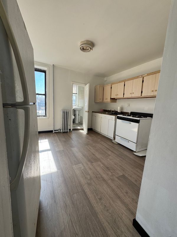 140 E 29th St, Brooklyn, NY 11232