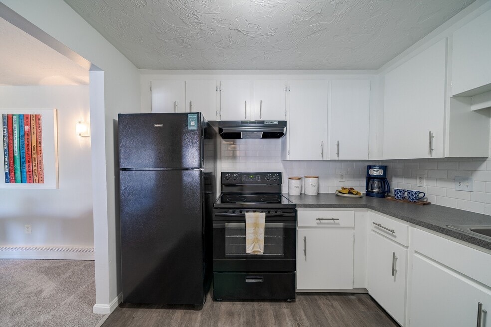 Modern Kitchen at Rosemont Square Apartments in Randolph, MA 02368