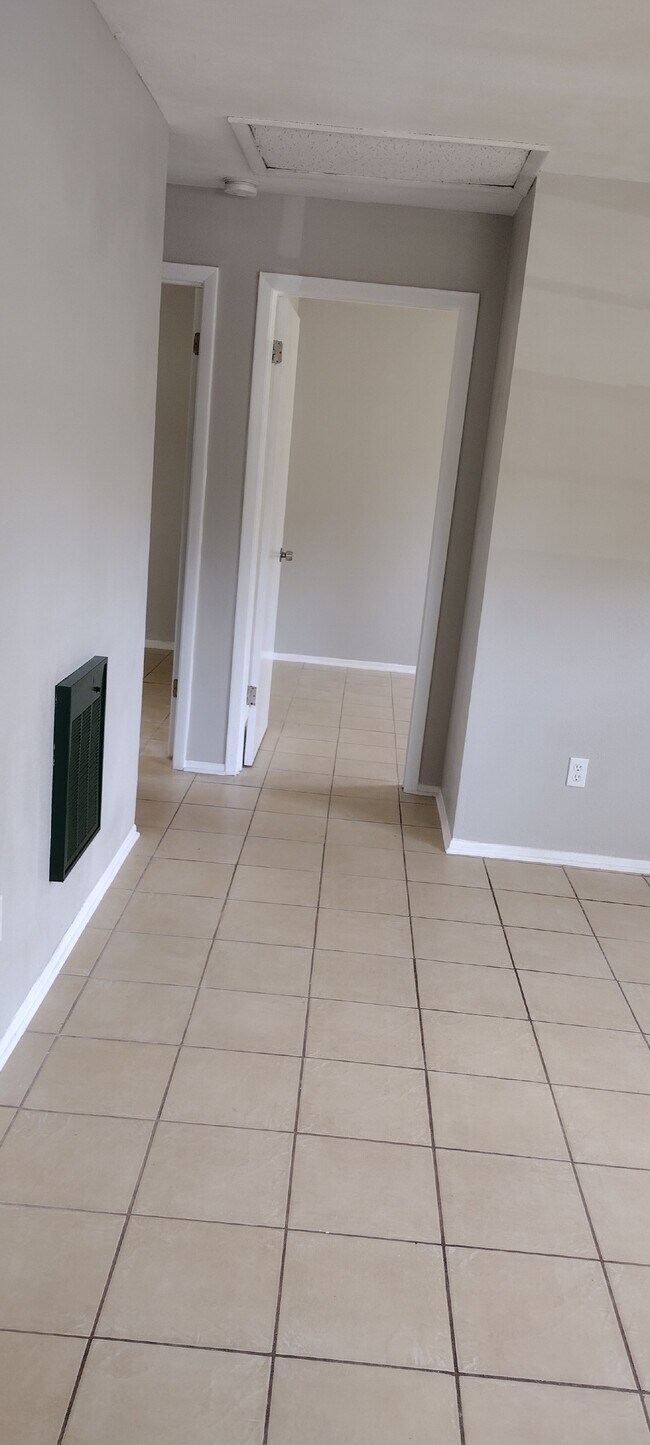 5301 E 18th Ave unit A, Tampa, FL 33619 - photo 5