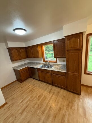 2843 W River Rd S, Elyria, OH 44035