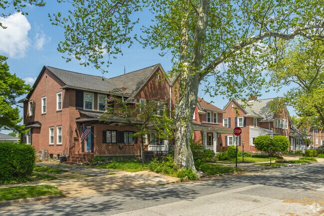 Union Park Gardens locals can enjoy plenty of shade covering the residential streets.