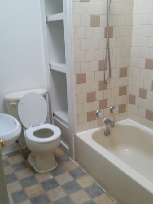 2134 E Oliver St, Baltimore, MD 21213 - photo 1