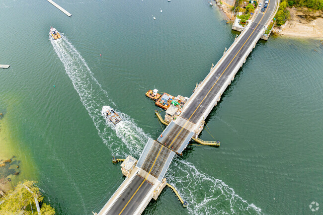 The Bayville Bridge connects the Mill Neck neighborhood to Bayville.