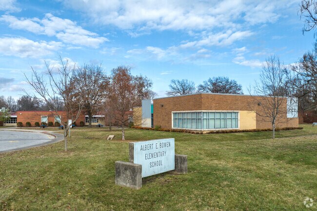 Bowen Elementary School has 691 students from grades K-5.