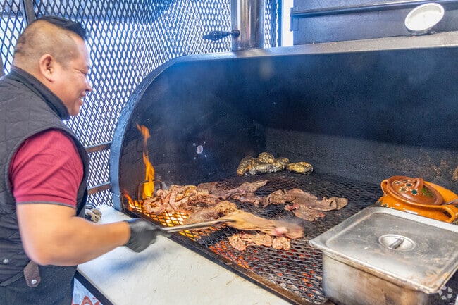 Todo Asado serves up tasty grilled meats for those looking for a delicious meal in Lakeland North.