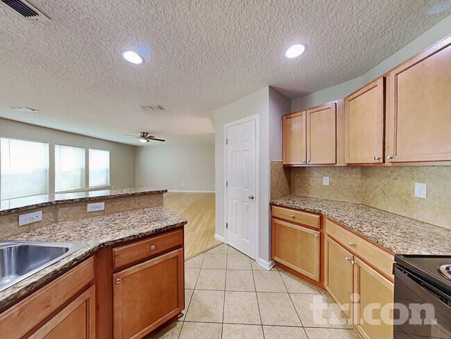 11982 Alexandra Dr, Jacksonville, FL 32218 - photo 4