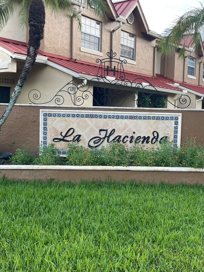 18344 NW 68th Ave Unit K, Hialeah, FL 33015