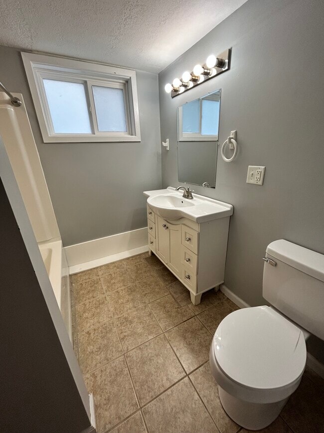 2271 S Cost A Plenty Rd unit 4, Warsaw, IN 46580 - photo 4