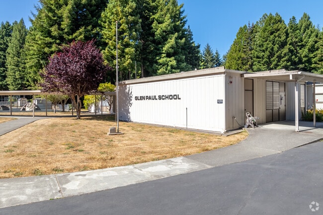 Glen Paul School is a K-12 school in Eureka.