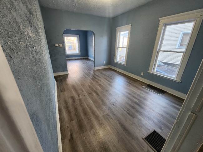 214 E Belmont St, Kalamazoo, MI 49001 - photo 4