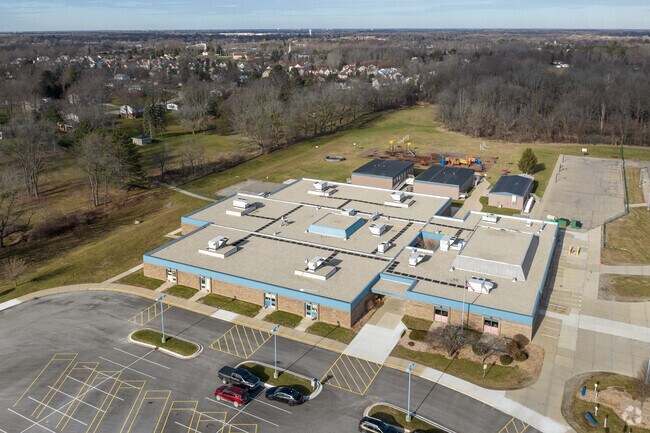 Cook Elementary School is la part of the Grand Blanc Community Schools.