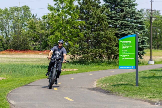 Residents can bike the Rush Creek Regional Trail which connects to nearby parks.