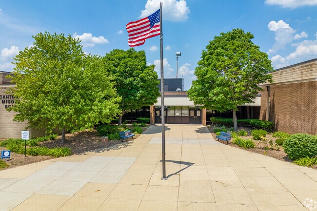 Canton Middle School in Streamwood, IL serves students in the 7th and 8th grade.