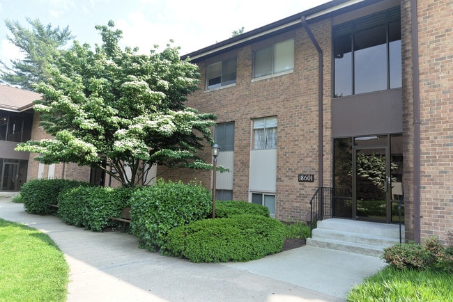 18601 Walkers Choice Rd unit 3, Montgomery Village, MD 20886 - photo 2